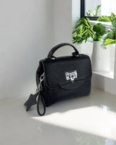 Mini sac noir à poignée argentée