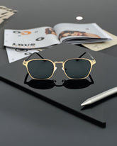 Monture dorée & verres noirs 🖤