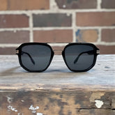Lunette homme noire carrée avec finition métallique