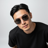 Lunettes homme – Monture noire & détails dorés