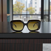 Lunettes de Soleil Femme – Prada Carrée Havana & Yellow