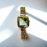 Montre Carrée Dorée – Bracelet Tressé & Cadran Élégant