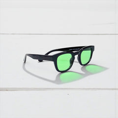 Lunettes noires – Verres verts