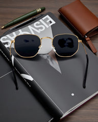 Monture Dorée & Verres Noirs