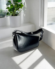 Sac noir à détail métallique – Chic contemporain