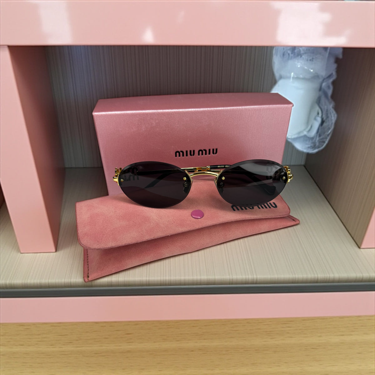 Lunettes de soleil femme – Miu Miu MU10AV Noir & Doré