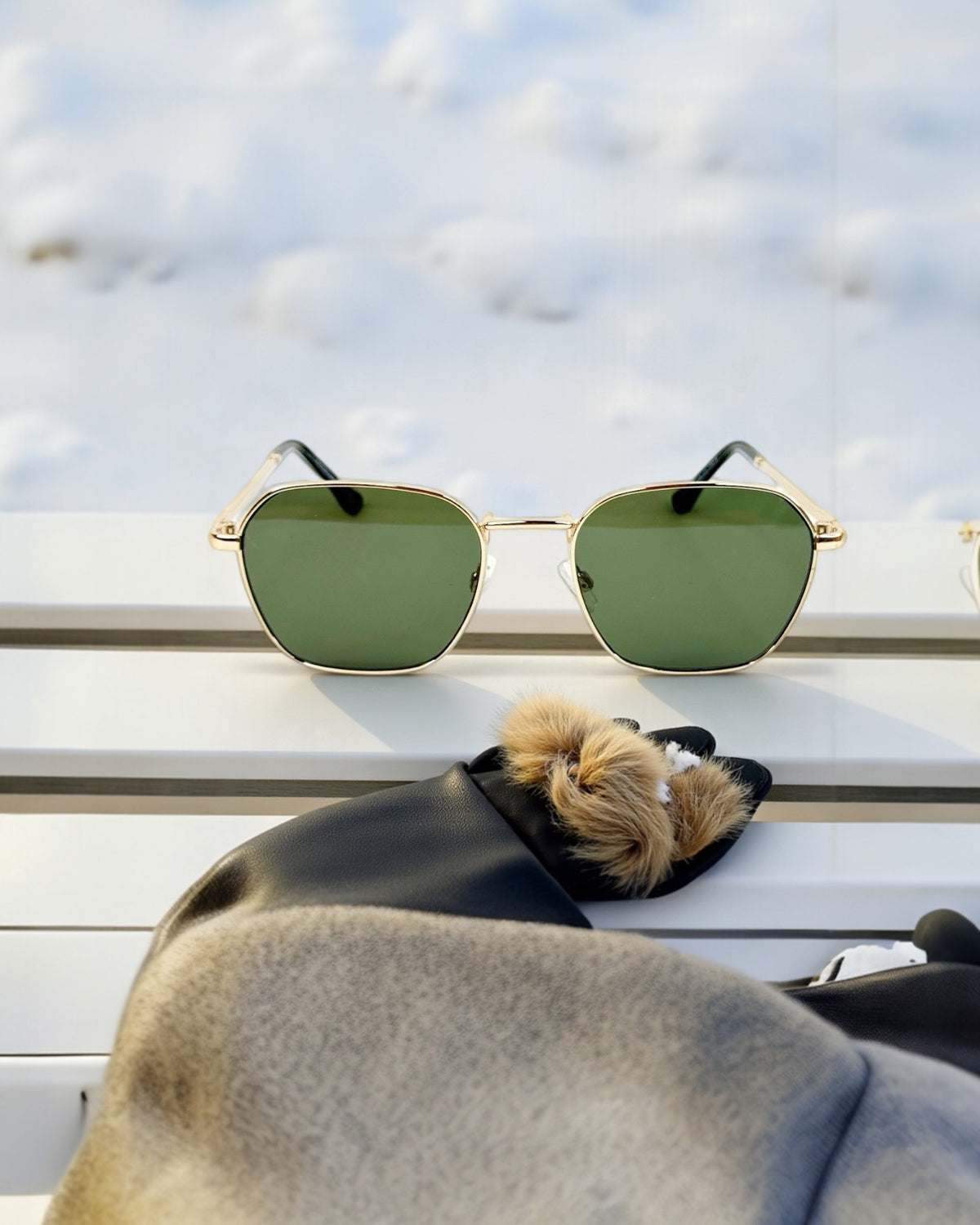 Monture dorée & verres verts polarisés