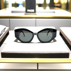 Lunettes de Soleil Femme – Prada Triangle Black & Gold