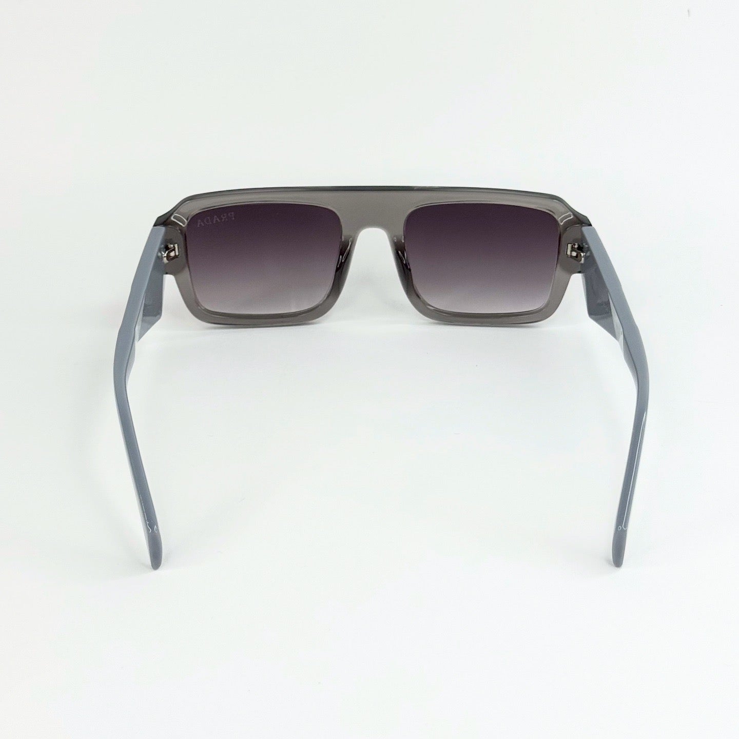 Lunettes Solaires Tendance – Style Carré Moderne