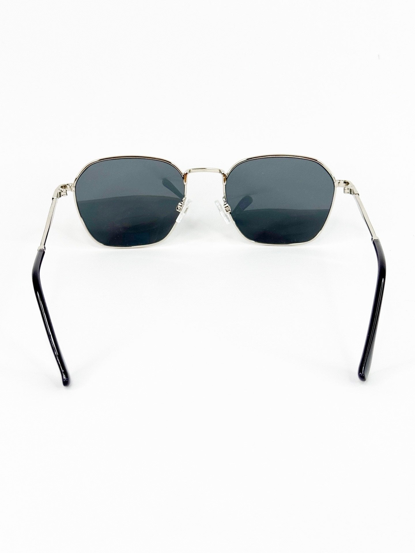 Collection solaire forme pilote – Style contemporain et verres teintés variés