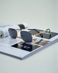 Monture dorée & verres noirs