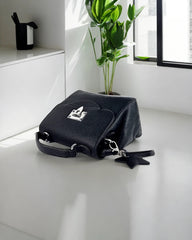 Mini sac noir à poignée argentée