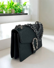 Black Icon – Le sac intemporel à chaîne argentée