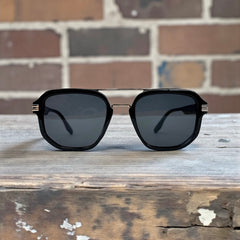 Lunette homme noire carrée avec finition métallique