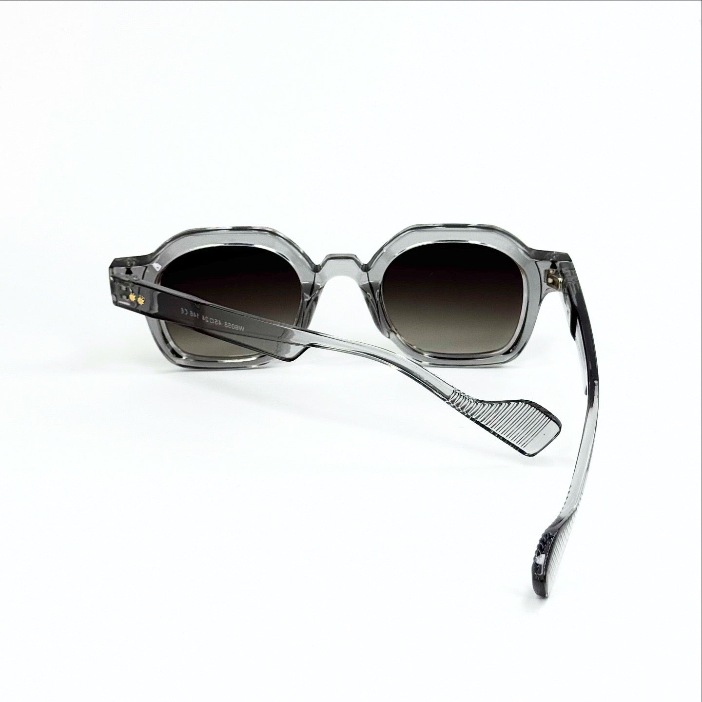 🕶 Lunettes solaires – Monture transparente, style affirmé