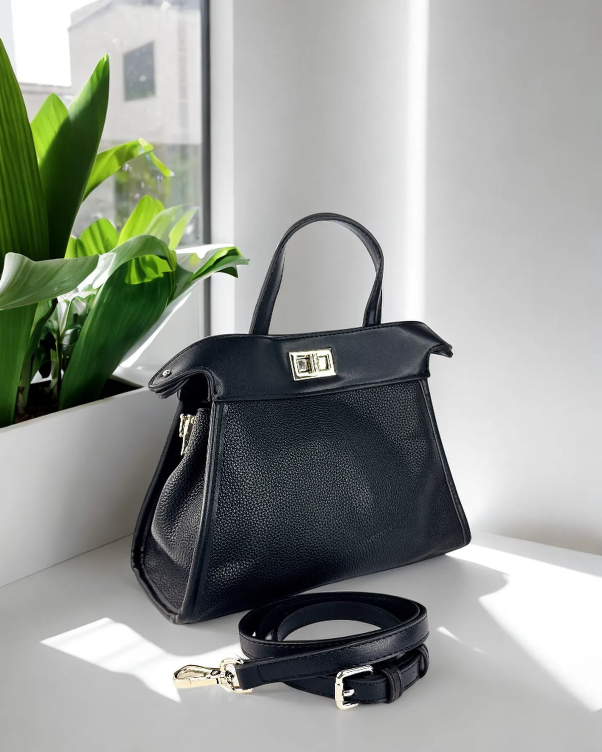 Sac noir structuré à rabat