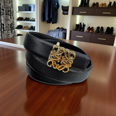 Ceinture femme Loewe – Cuir noir & boucle dorée emblématique – Pochette de luxe