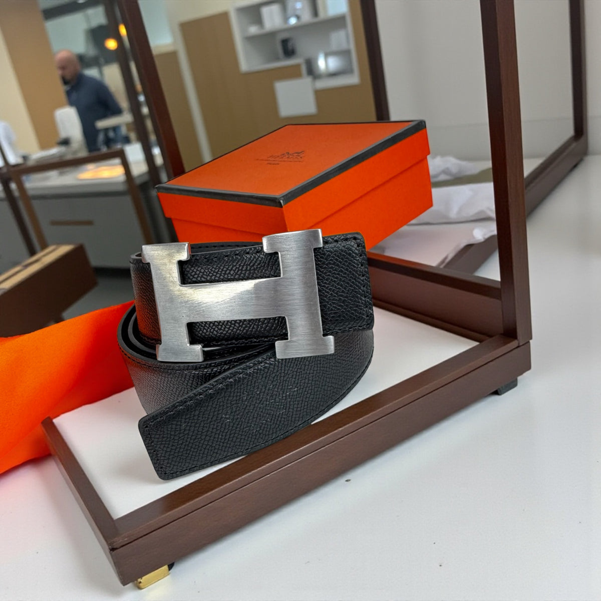 Ceinture femme Hermès – Cuir noir & boucle H argentée – Coffret de luxe