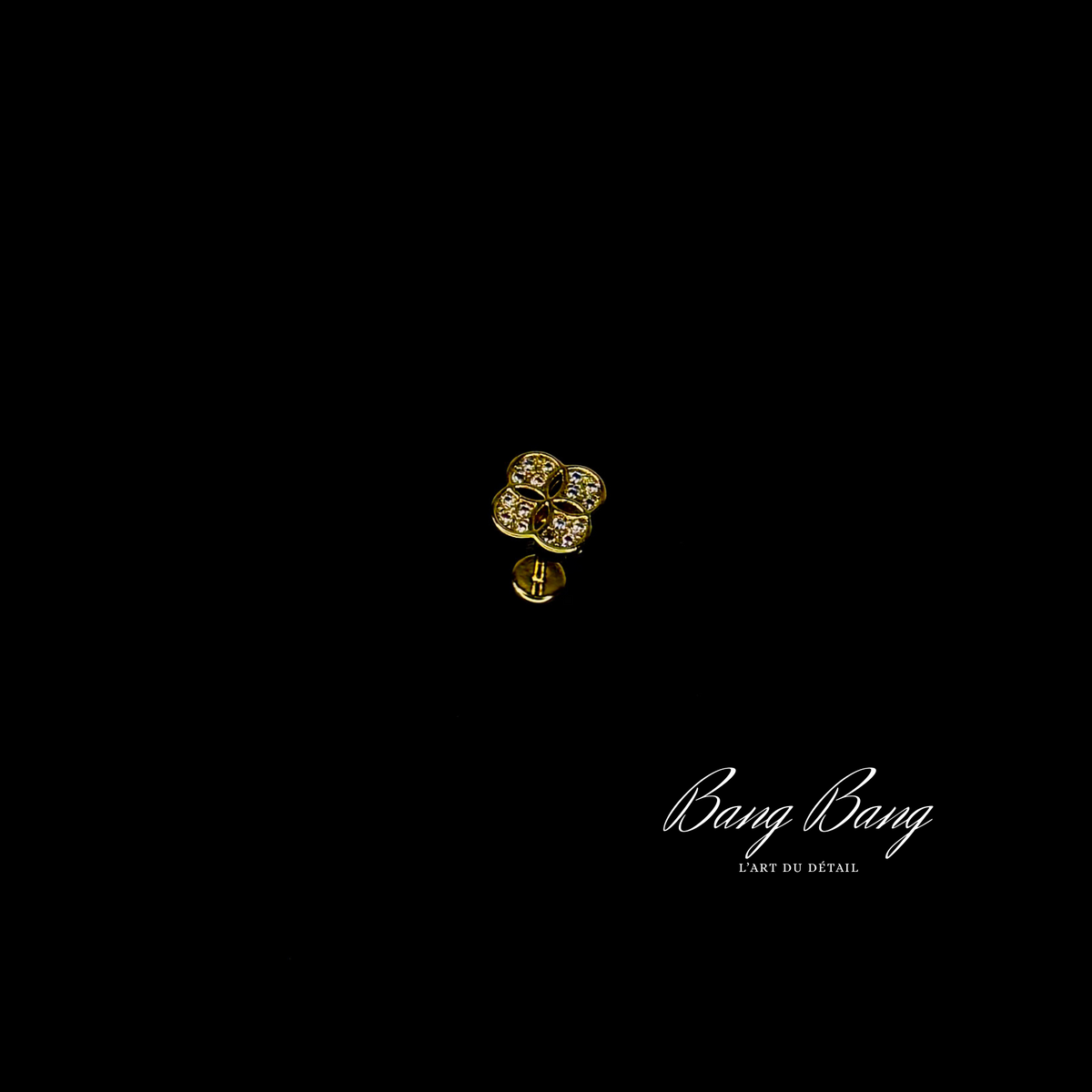 Piercing Oreille – Éclat Floral Doré