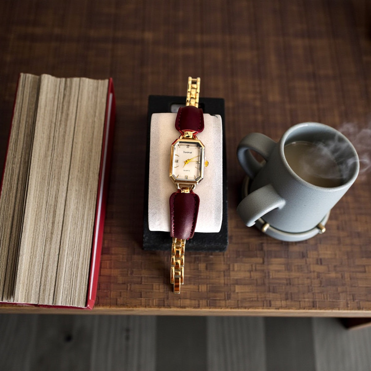 Montre Femme Dorée Bordeaux | Élégance Chic & Intemporelle