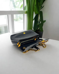 Noir Royal – Élégance et éclat doré