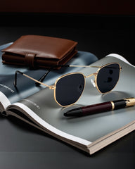 Monture Dorée & Verres Noirs