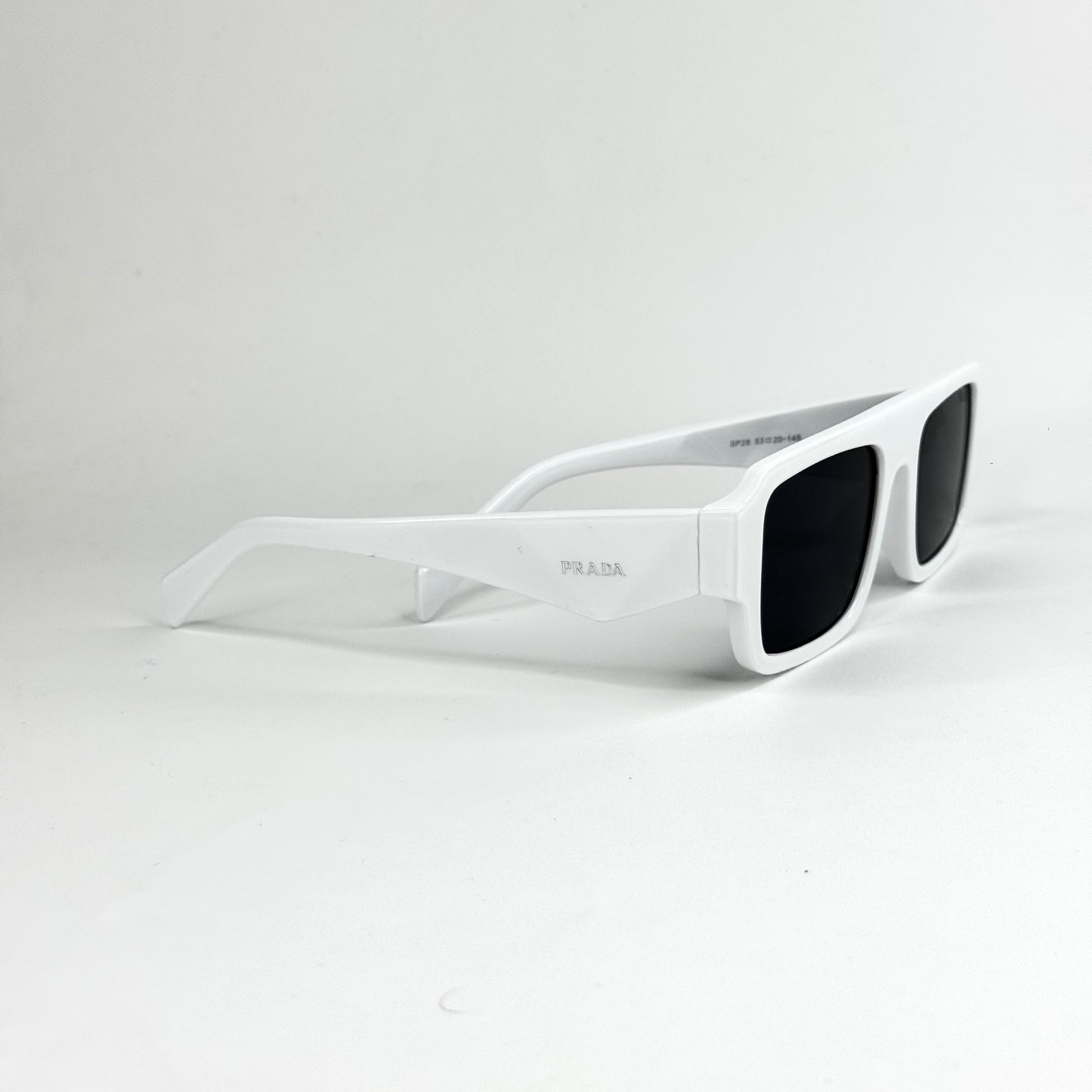 Lunettes Solaires Tendance – Style Carré Moderne