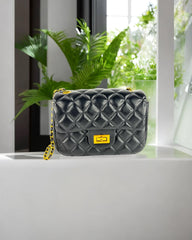 Sac matelassé noir à chaîne dorée – Style Parisien