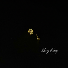 Piercing Oreille – Éclat Floral Doré