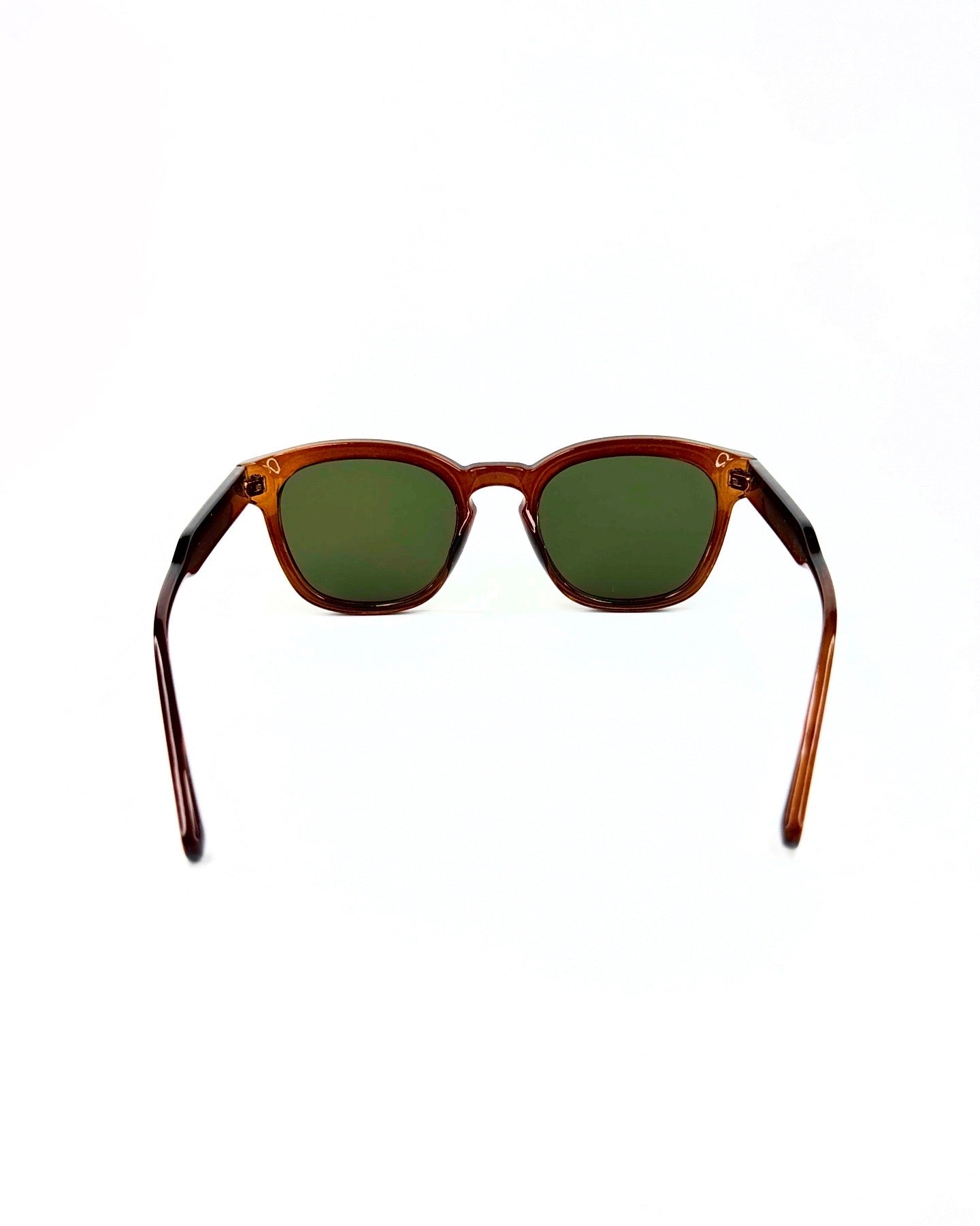 Collection Signature – Lunettes de Soleil au Design Intemporel