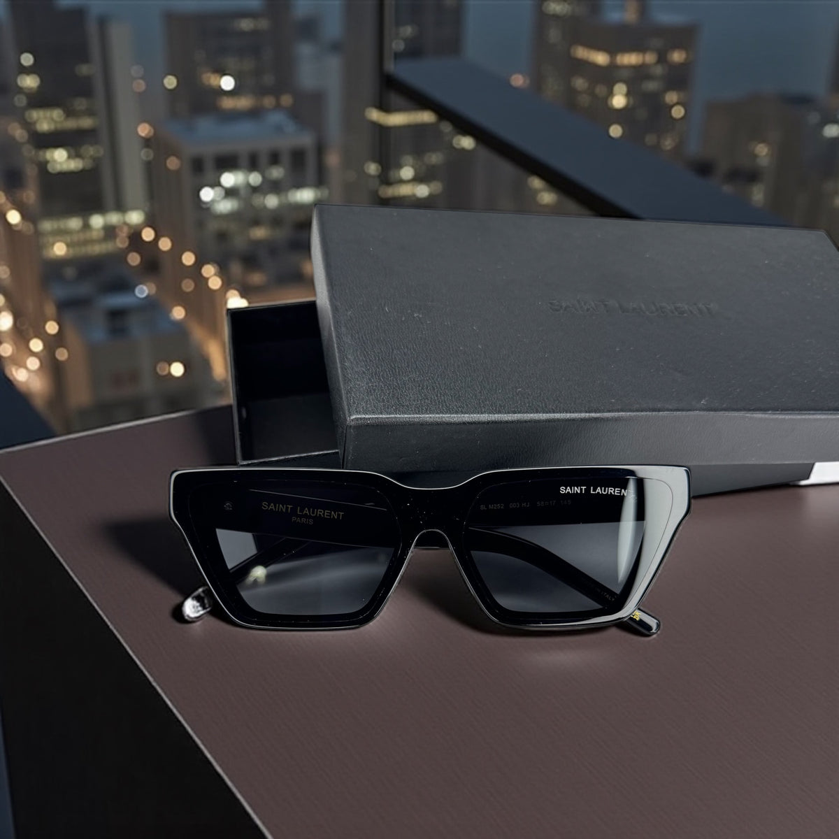 Lunettes de Soleil Femme – Saint Laurent Square Black & Gold