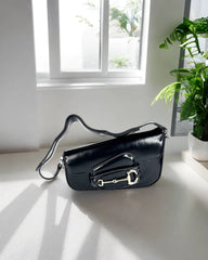 Sac noir à détail métallique – Chic contemporain