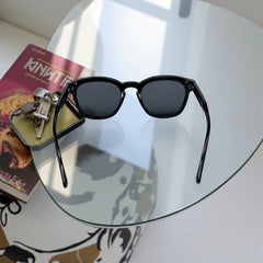 Lunettes noires classiques – Verres noirs