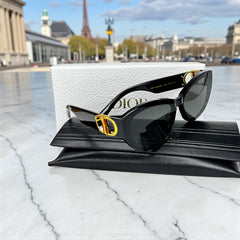 Lunettes de soleil femme – Dior
30MONTAGNE Noir/Or