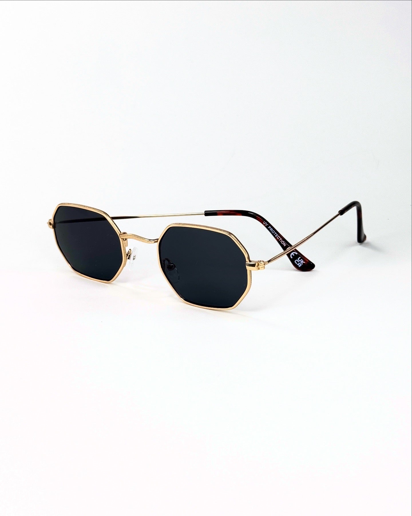 Lunettes de soleil octogonales à monture dorée – Élégance géométrique