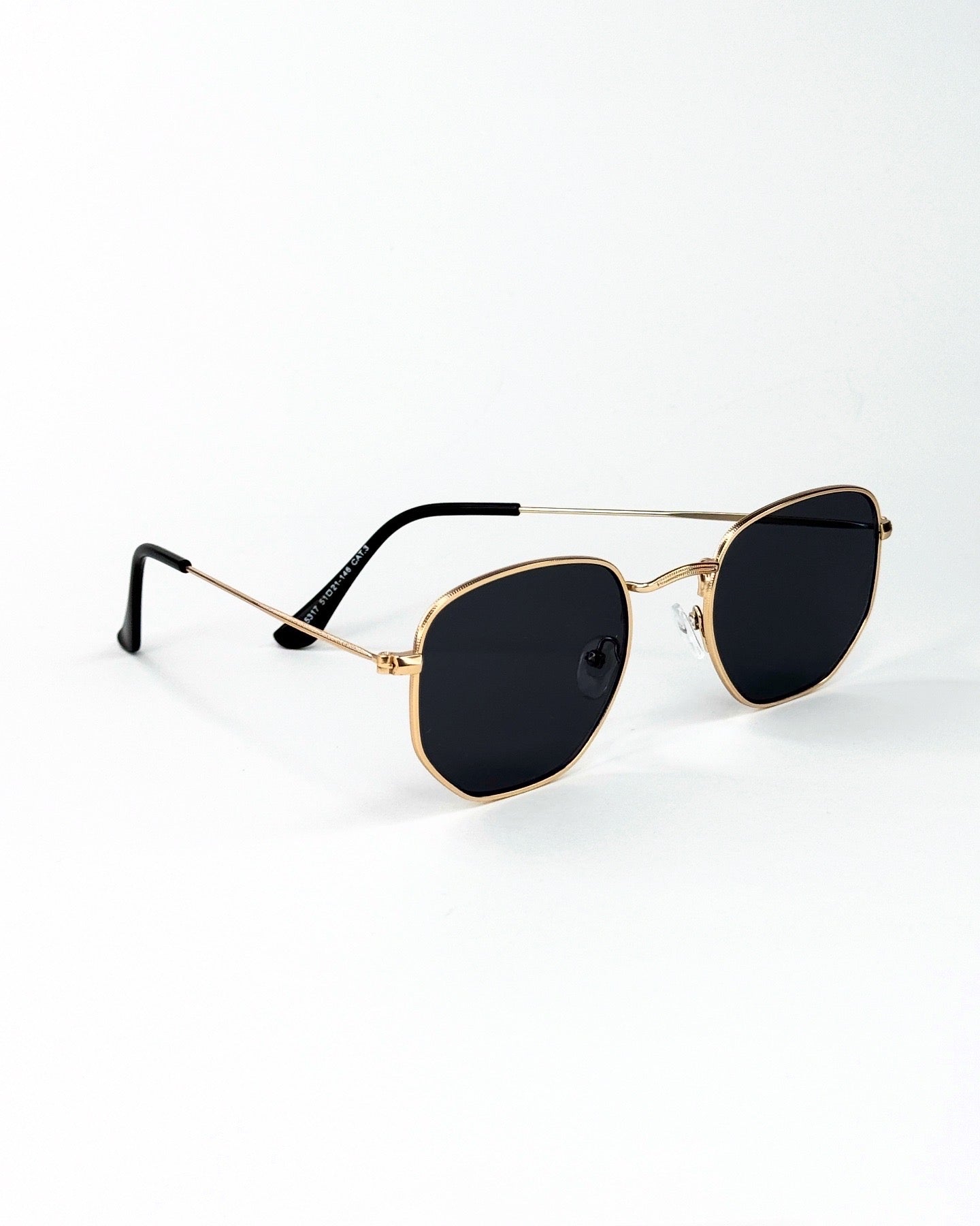 Lunettes de soleil géométriques à monture métallique