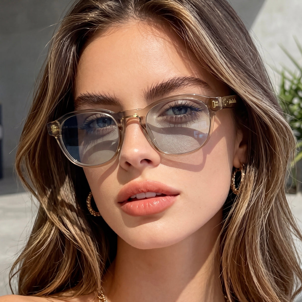 Lunettes Femme Photochromiques – Golden Aura