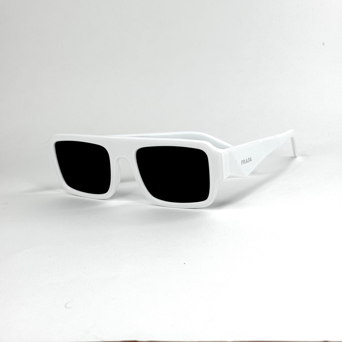 Lunettes Solaires Tendance – Style Carré Moderne