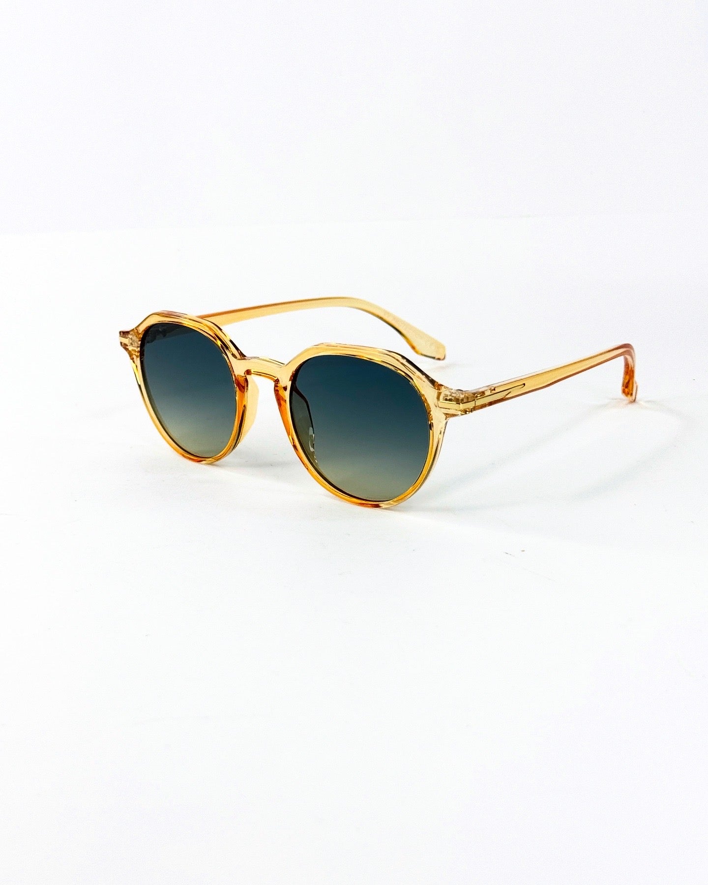 Collection Solaires Iconiques – Style et Protection au Quotidien