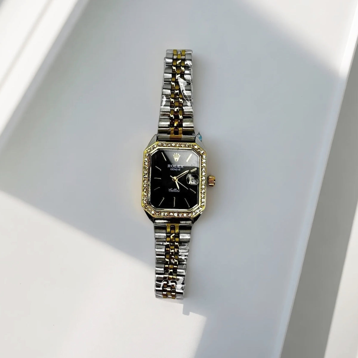 Montre Rolex Carrée – Cadran noir