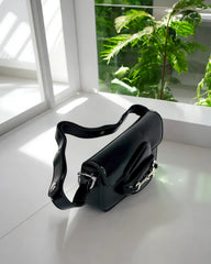 Sac noir à détail métallique – Chic contemporain