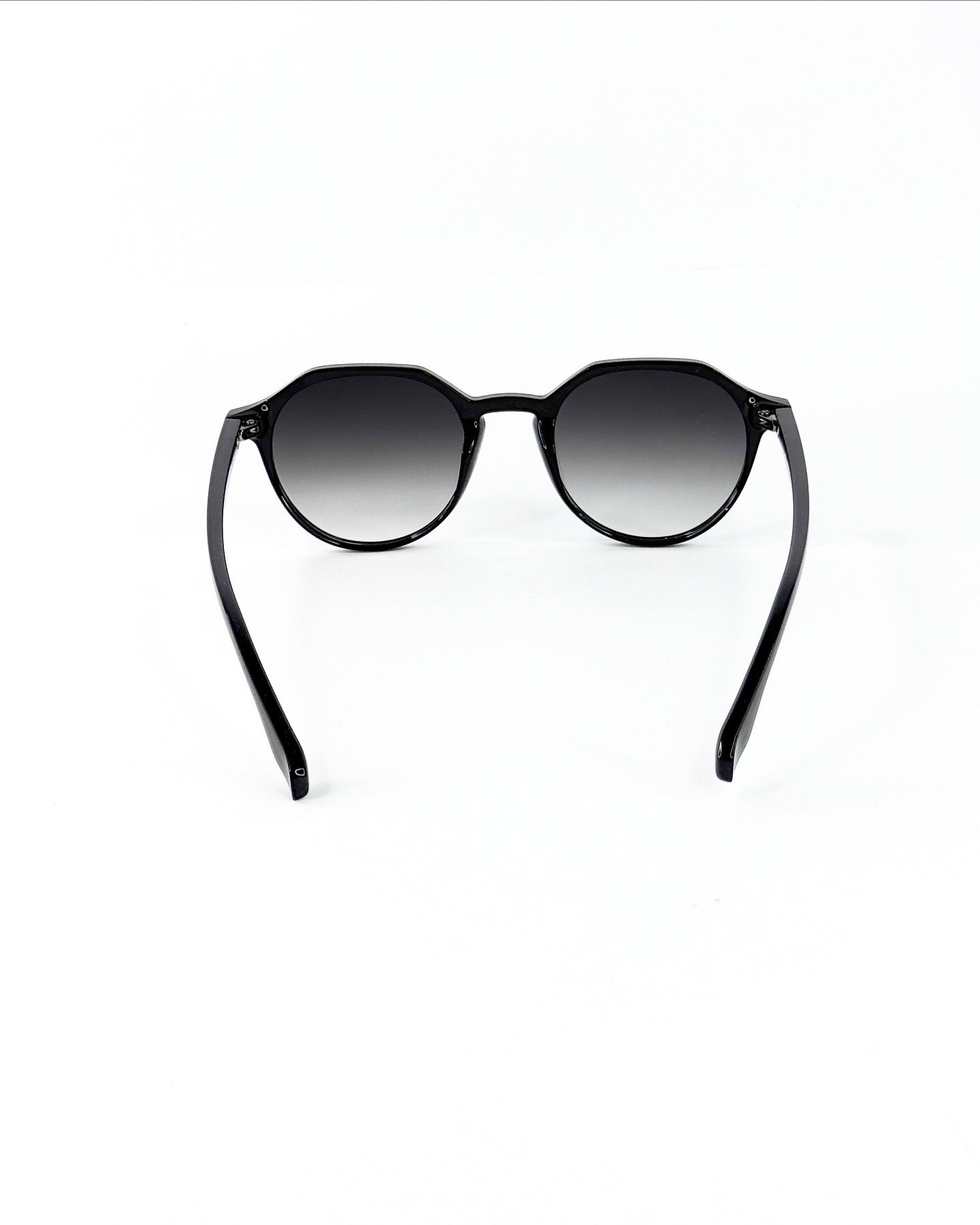 Collection Solaires Iconiques – Style et Protection au Quotidien