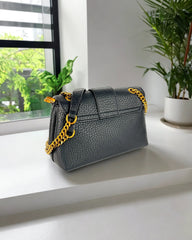 Noir Royal – Élégance et éclat doré