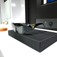 Lunettes de Soleil Femme – Prada Triangle Black & Gold