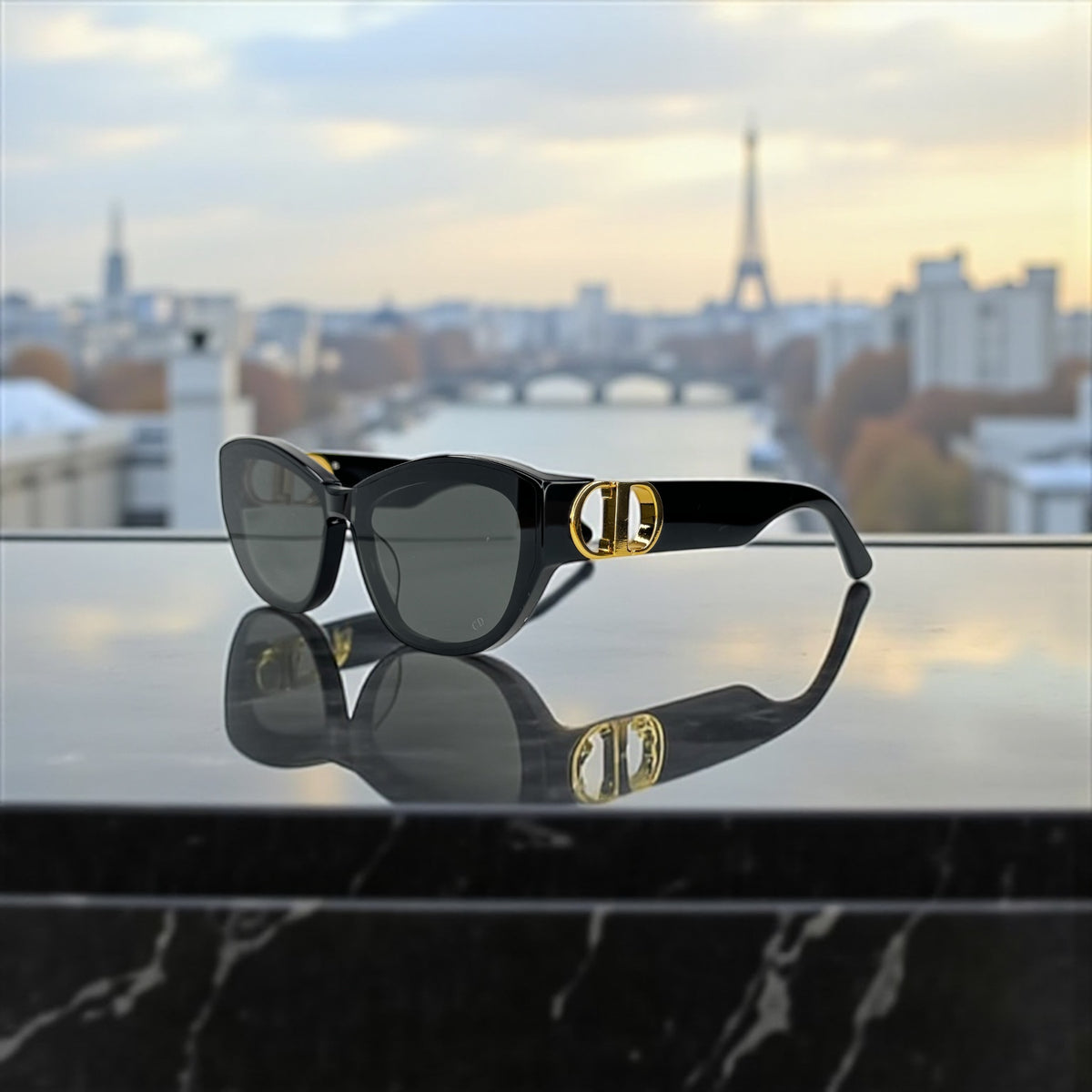 Lunettes de soleil femme – Dior
30MONTAGNE Noir/Or