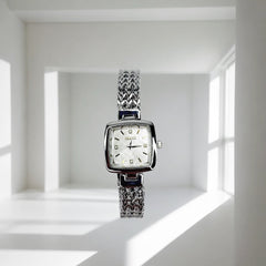 Montre Carrée Dorée – Bracelet Tressé & Cadran Élégant