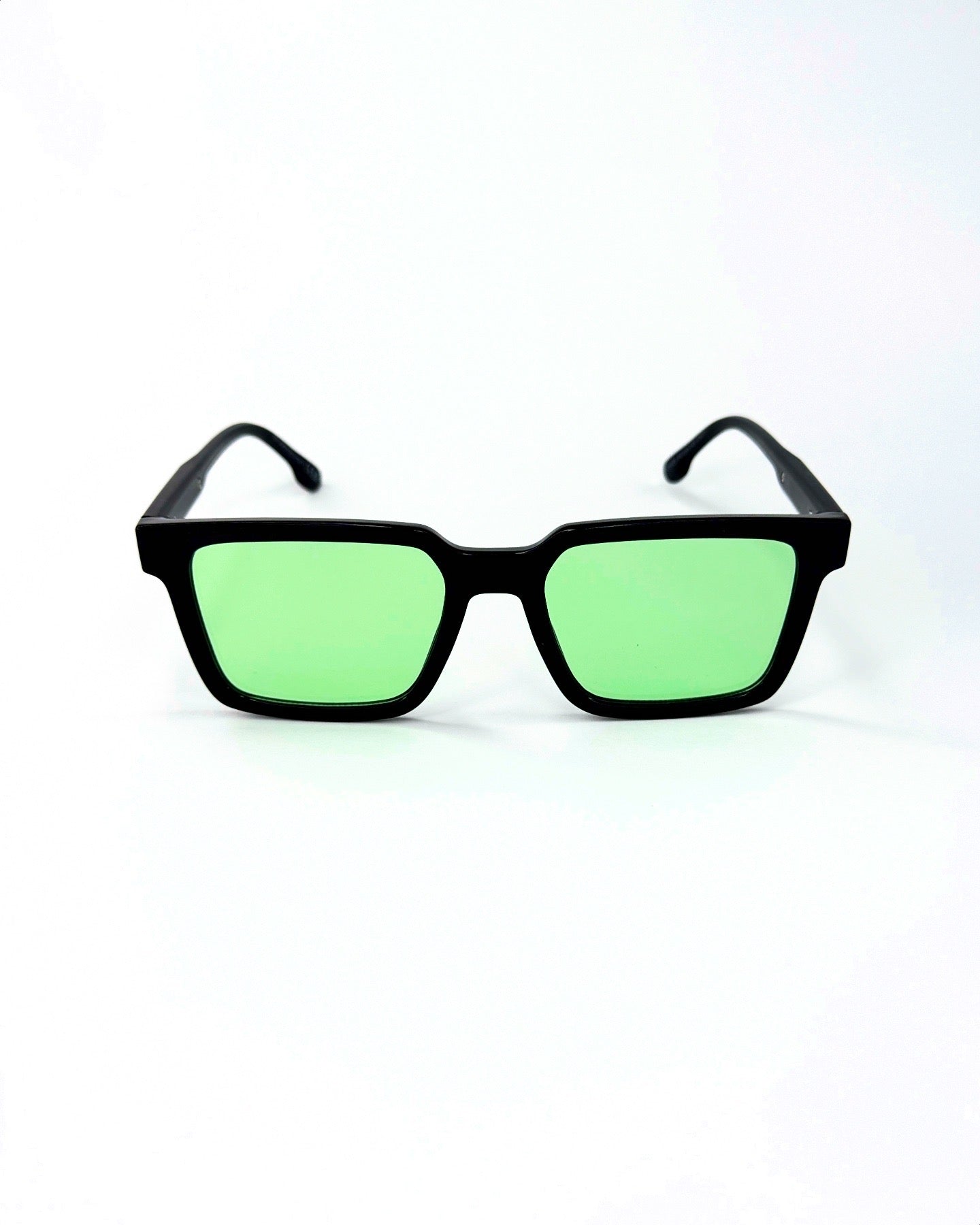 Lunettes Solaires Carrées – Style Moderne et Verres Colorés”