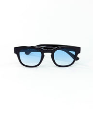 Lunettes de soleil tendance au style rétro avec verres teintés
