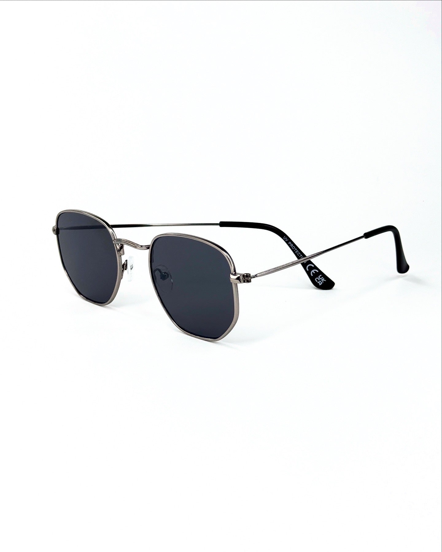 Lunettes de soleil géométriques à monture métallique