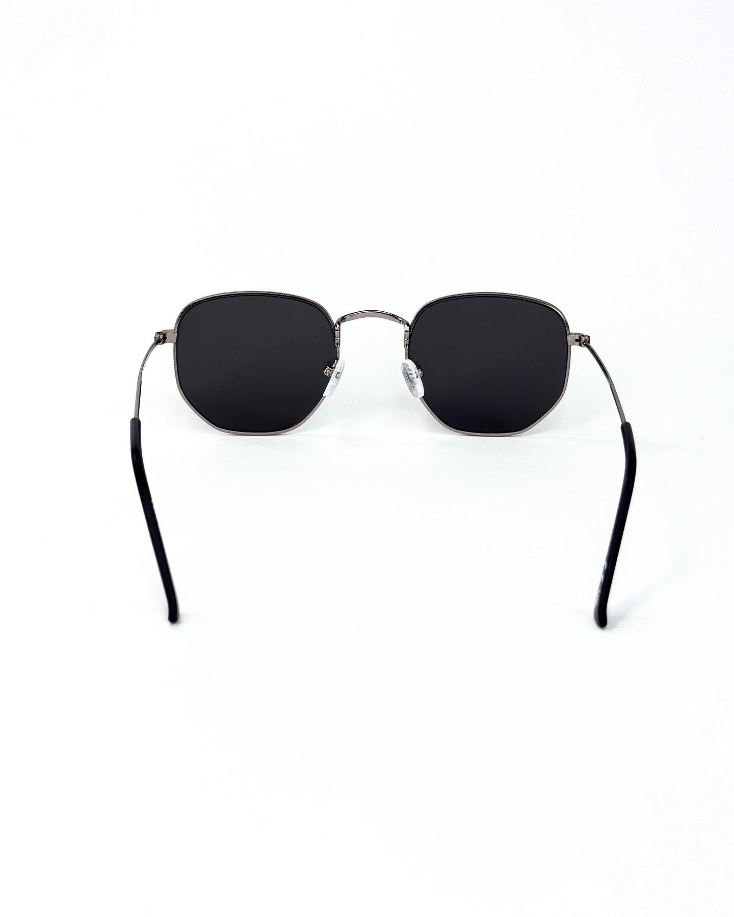 Lunettes de soleil géométriques à monture métallique